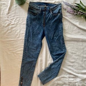 Levi's - High Waisted - Size 30